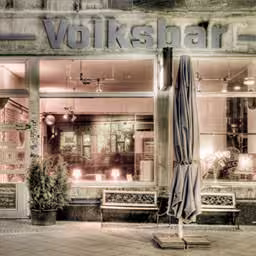 The logo of the side event Warm-Up by Hoodie