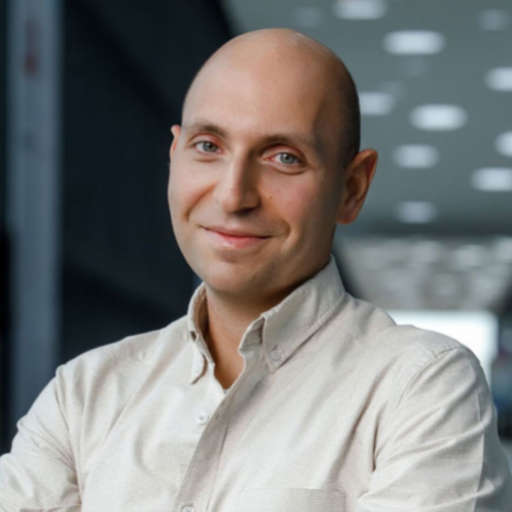 Photo showing Vitaly Friedman smiling into the camera
