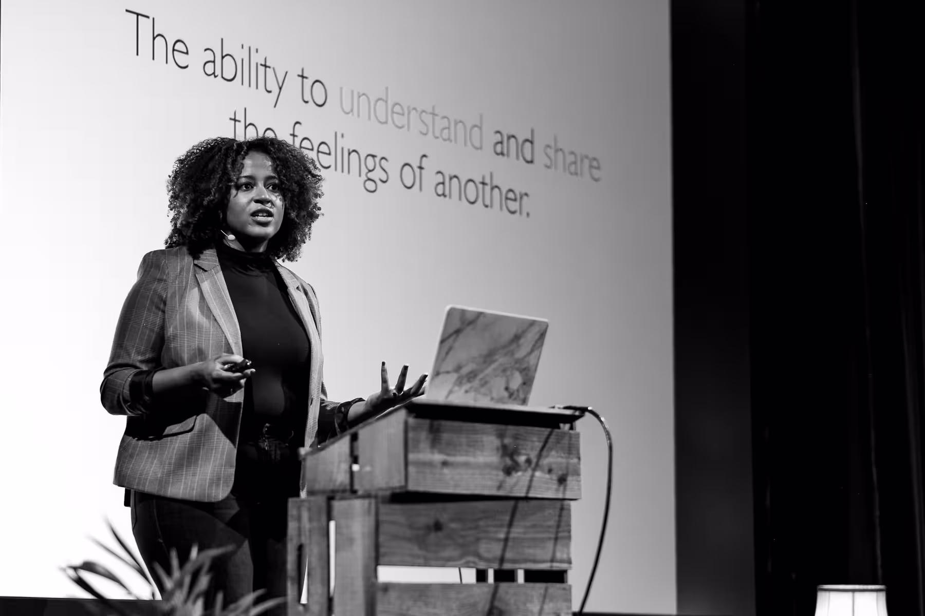 Photo of Sharon Steed taken at beyond tellerrand in Berlin 2019 by Florian Ziegler