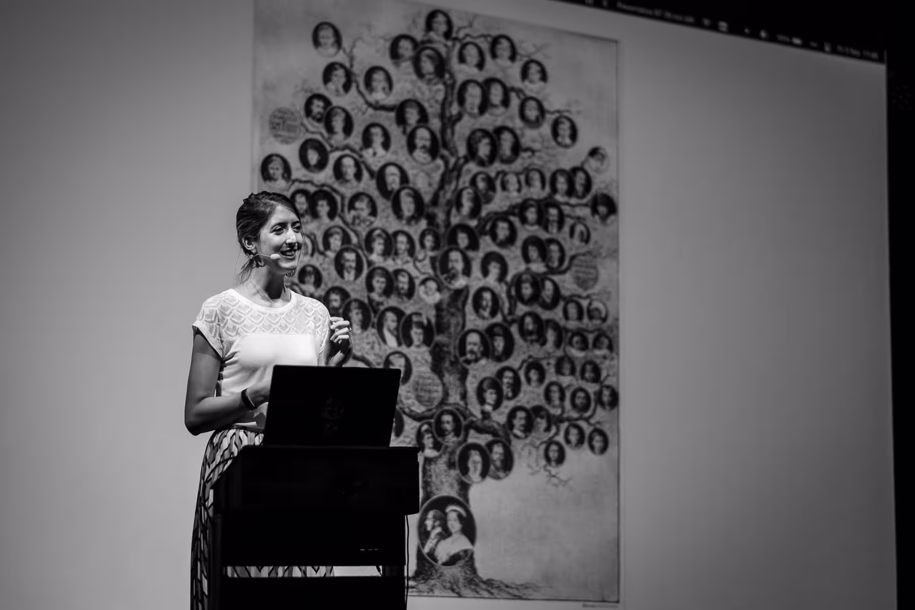 Photo of Nadieh Bremer taken at beyond tellerrand in Berlin 2022 by Florian Ziegler