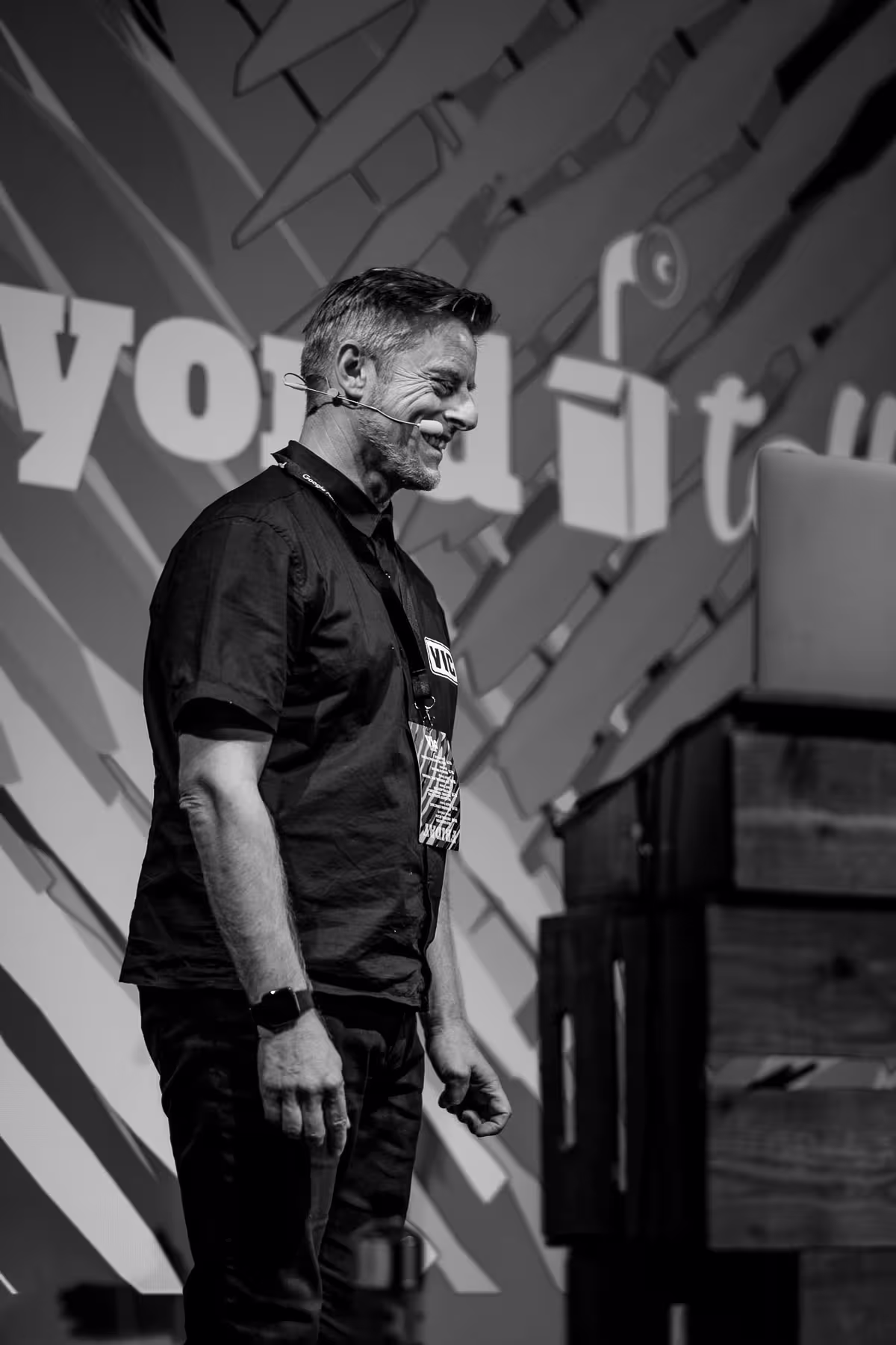 Photo of Vic Lee taken at beyond tellerrand in Berlin 2022 by Florian Ziegler