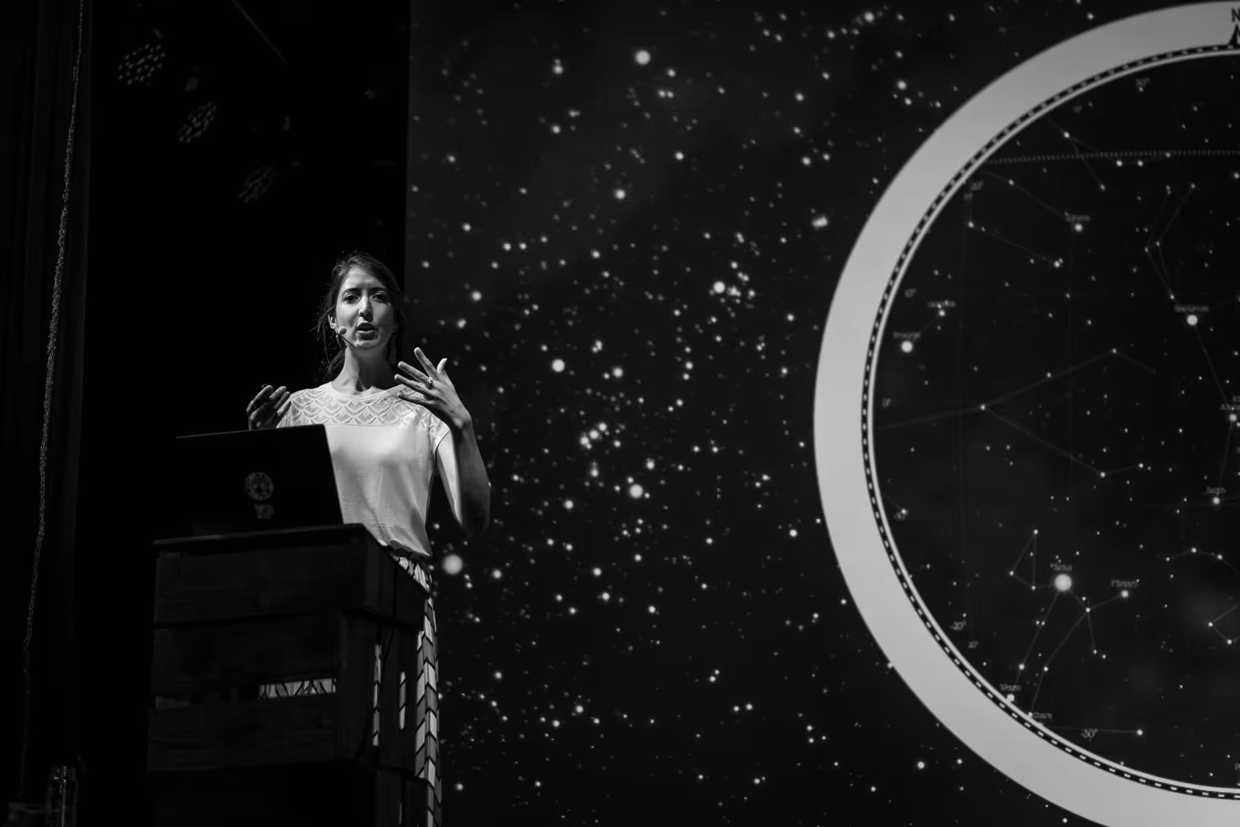 Photo of Nadieh Bremer taken at beyond tellerrand in Berlin 2022 by Florian Ziegler