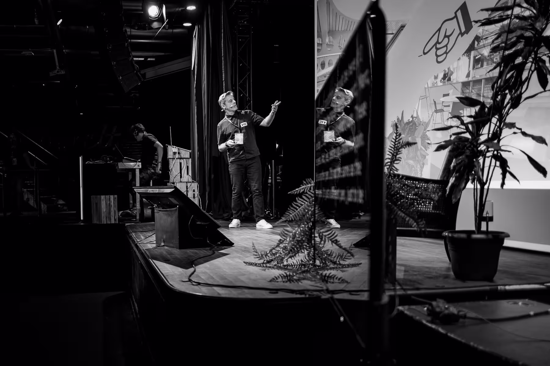 Photo of Vic Lee taken at beyond tellerrand in Berlin 2022 by Florian Ziegler