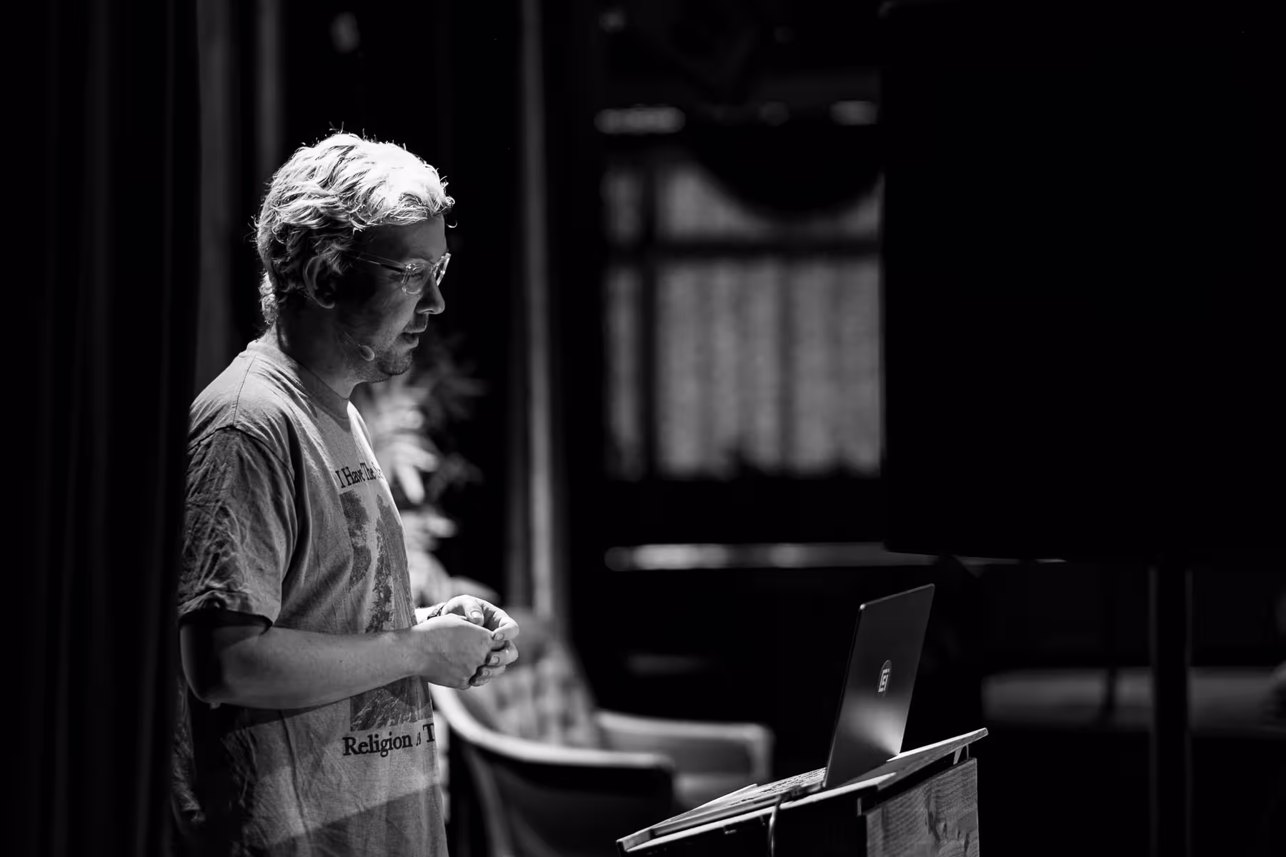 Photo of Joel Gethin Lewis taken at beyond tellerrand in Berlin 2023 by Florian Ziegler