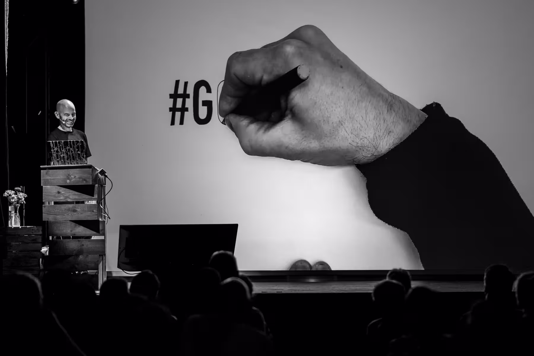 Photo of Rob Draper taken at beyond tellerrand in Berlin 2023 by Florian Ziegler