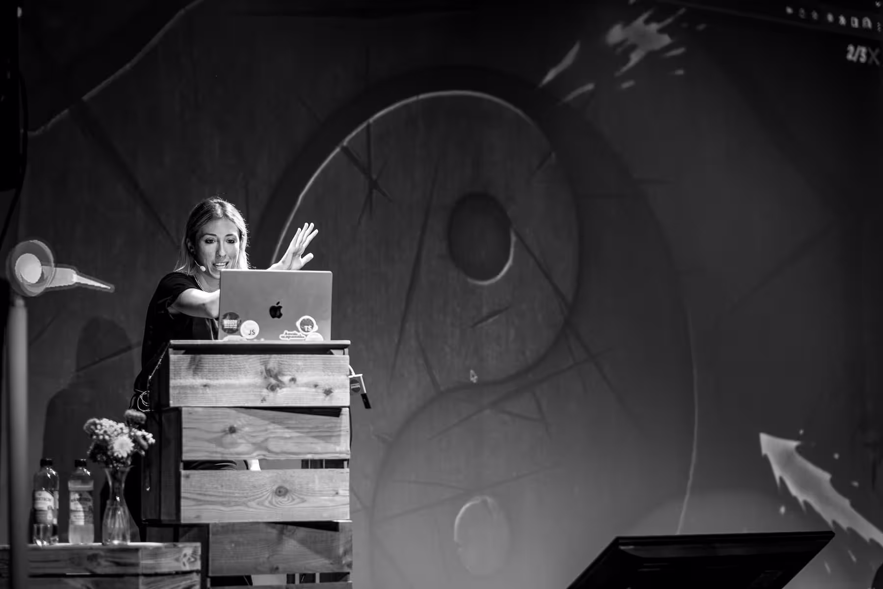 Photo of Charlie Gerard taken at beyond tellerrand in Berlin 2023 by Florian Ziegler