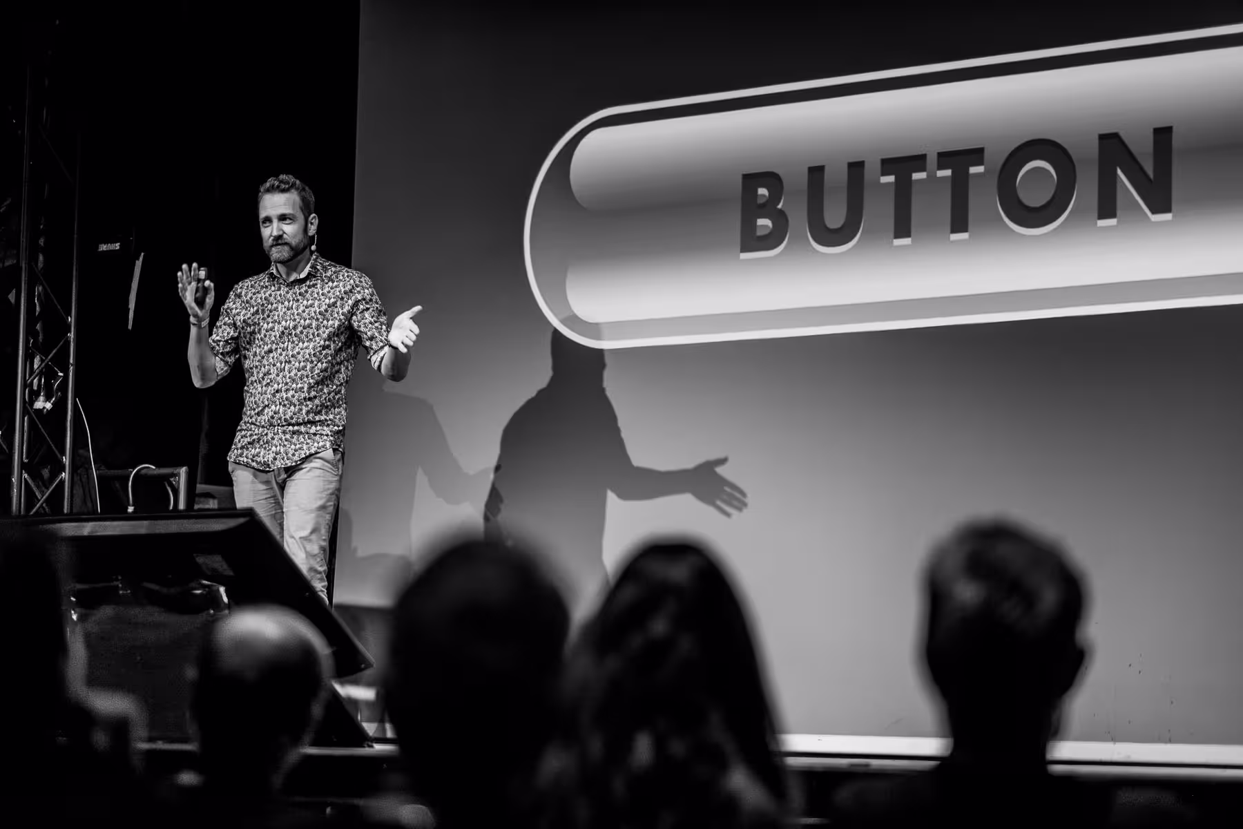 Photo of Paddy Donnelly taken at beyond tellerrand in Berlin 2024 by Florian Ziegler