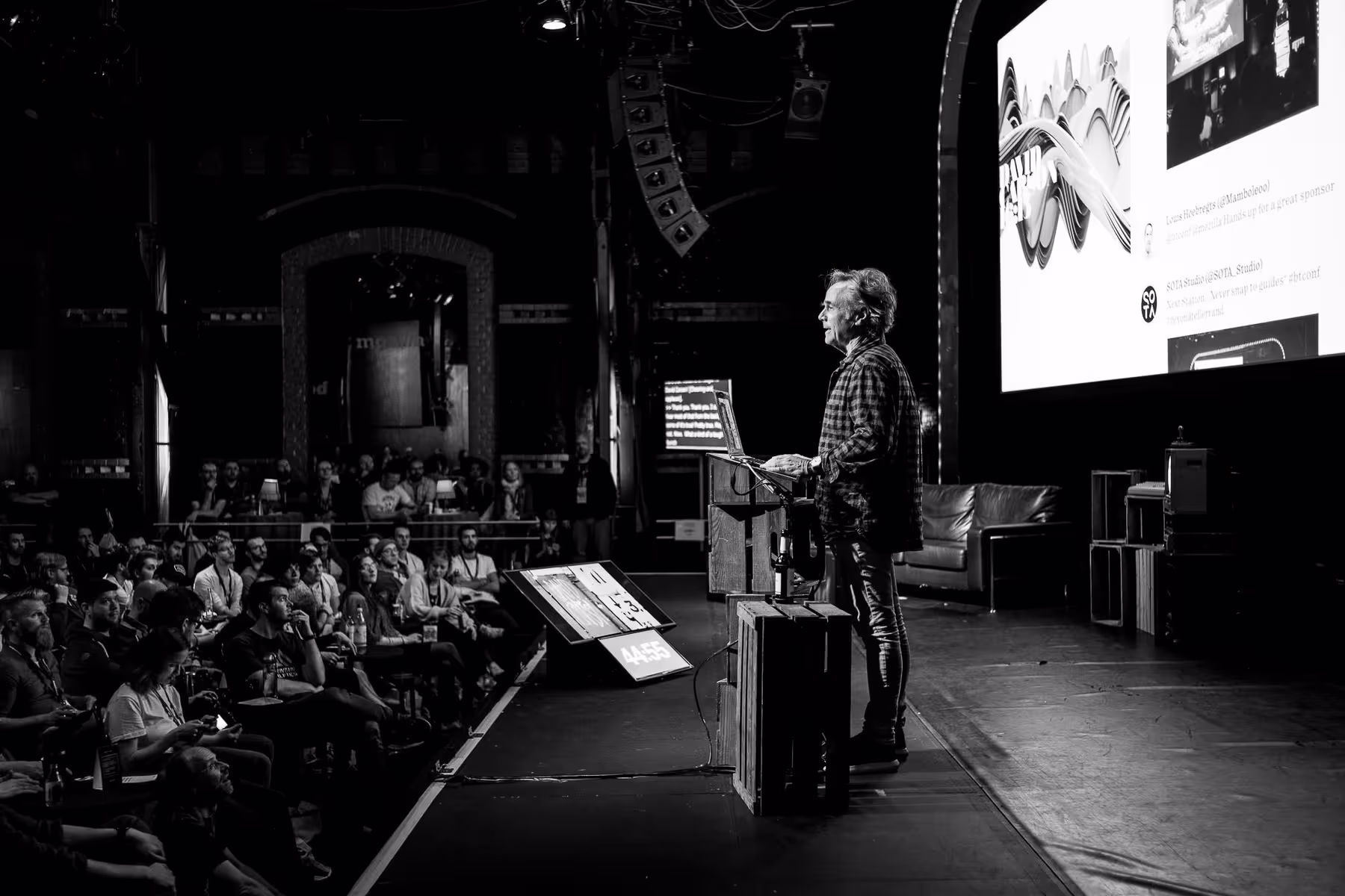 Photo of David Carson taken at beyond tellerrand in Düsseldorf 2019 by Florian Ziegler