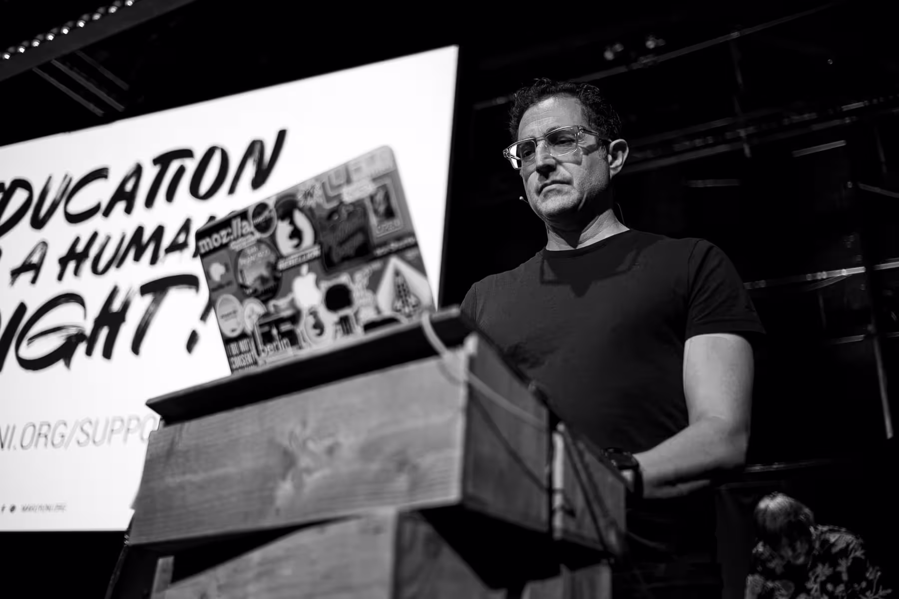 Photo of Tantek Çelik taken at beyond tellerrand in Düsseldorf 2019 by Florian Ziegler