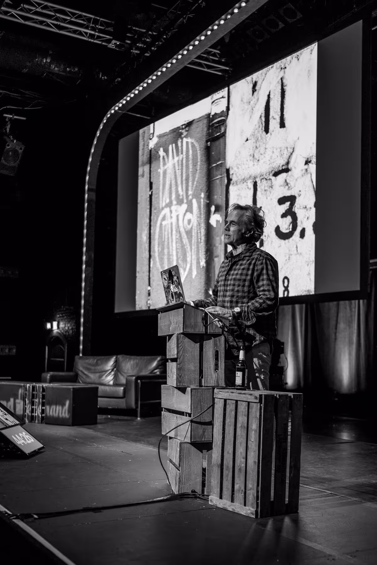 Photo of David Carson taken at beyond tellerrand in Düsseldorf 2019 by Florian Ziegler