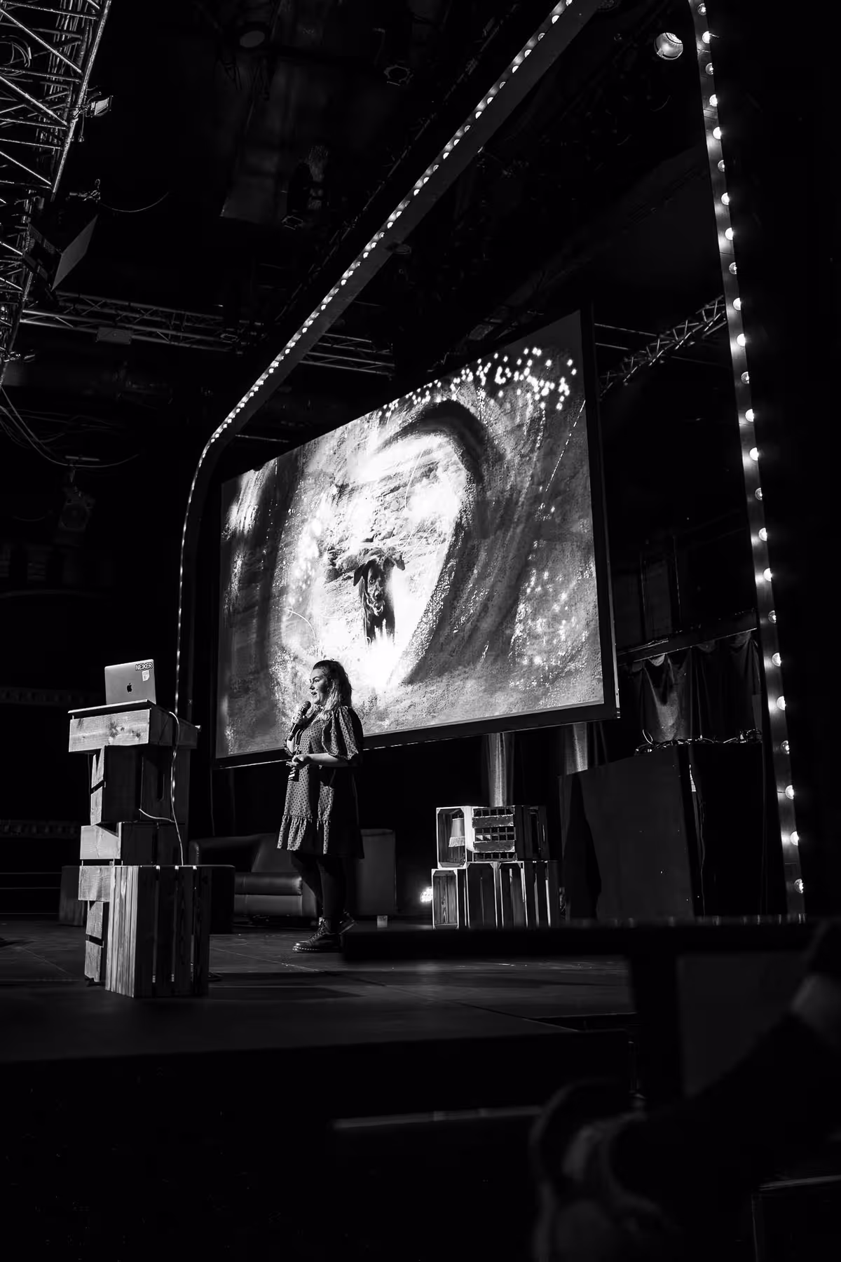 Photo of Molly Watt taken at beyond tellerrand in Düsseldorf 2021 by Florian Ziegler