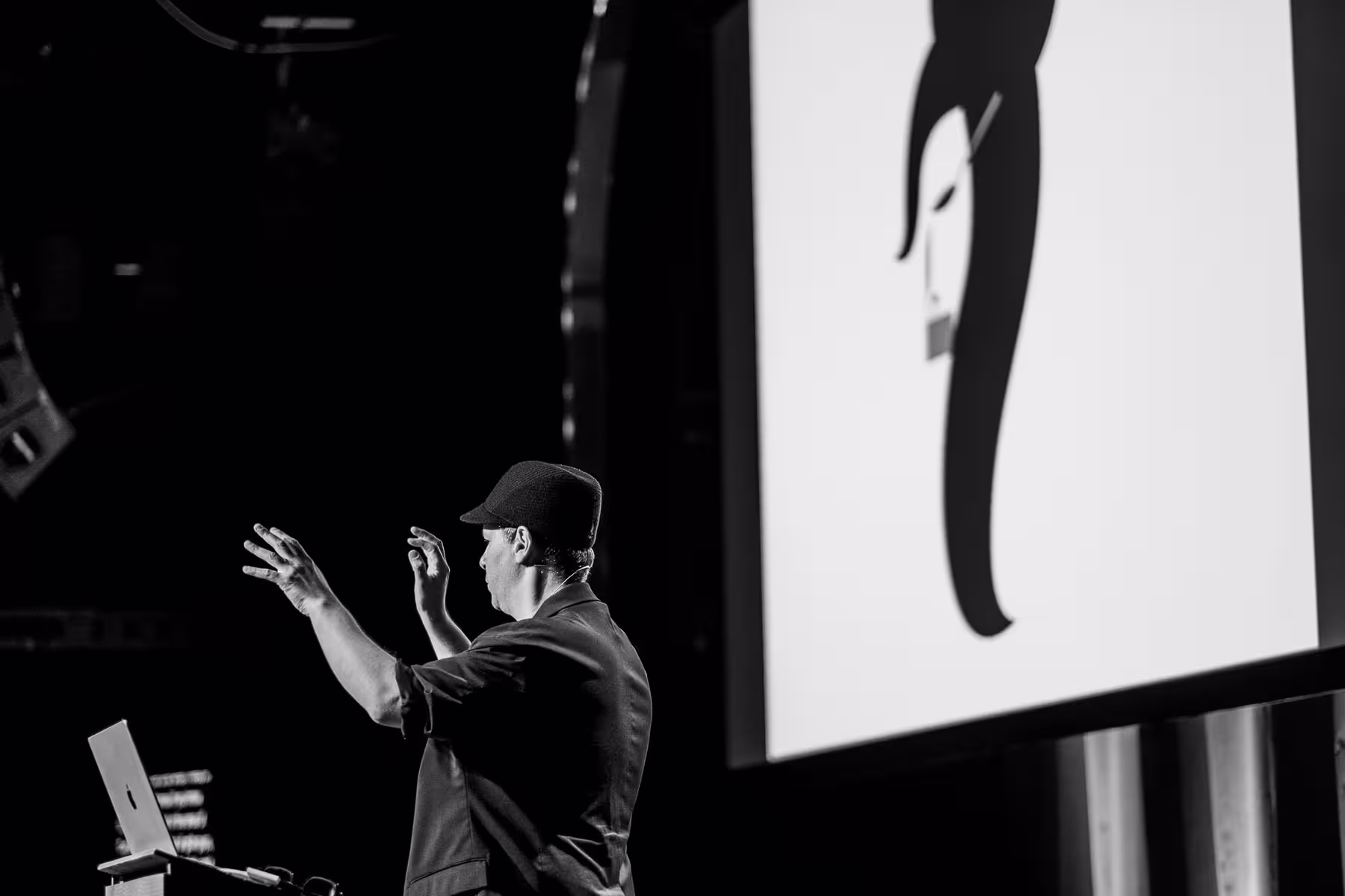 Photo of Noma Bar taken at beyond tellerrand in Düsseldorf 2022 by Florian Ziegler