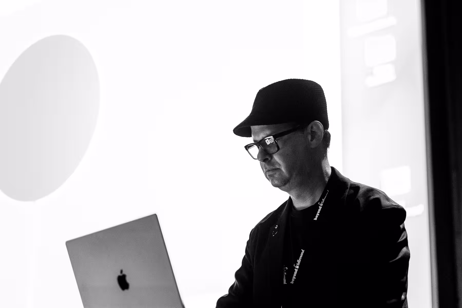 Photo of Noma Bar taken at beyond tellerrand in Düsseldorf 2022 by Florian Ziegler