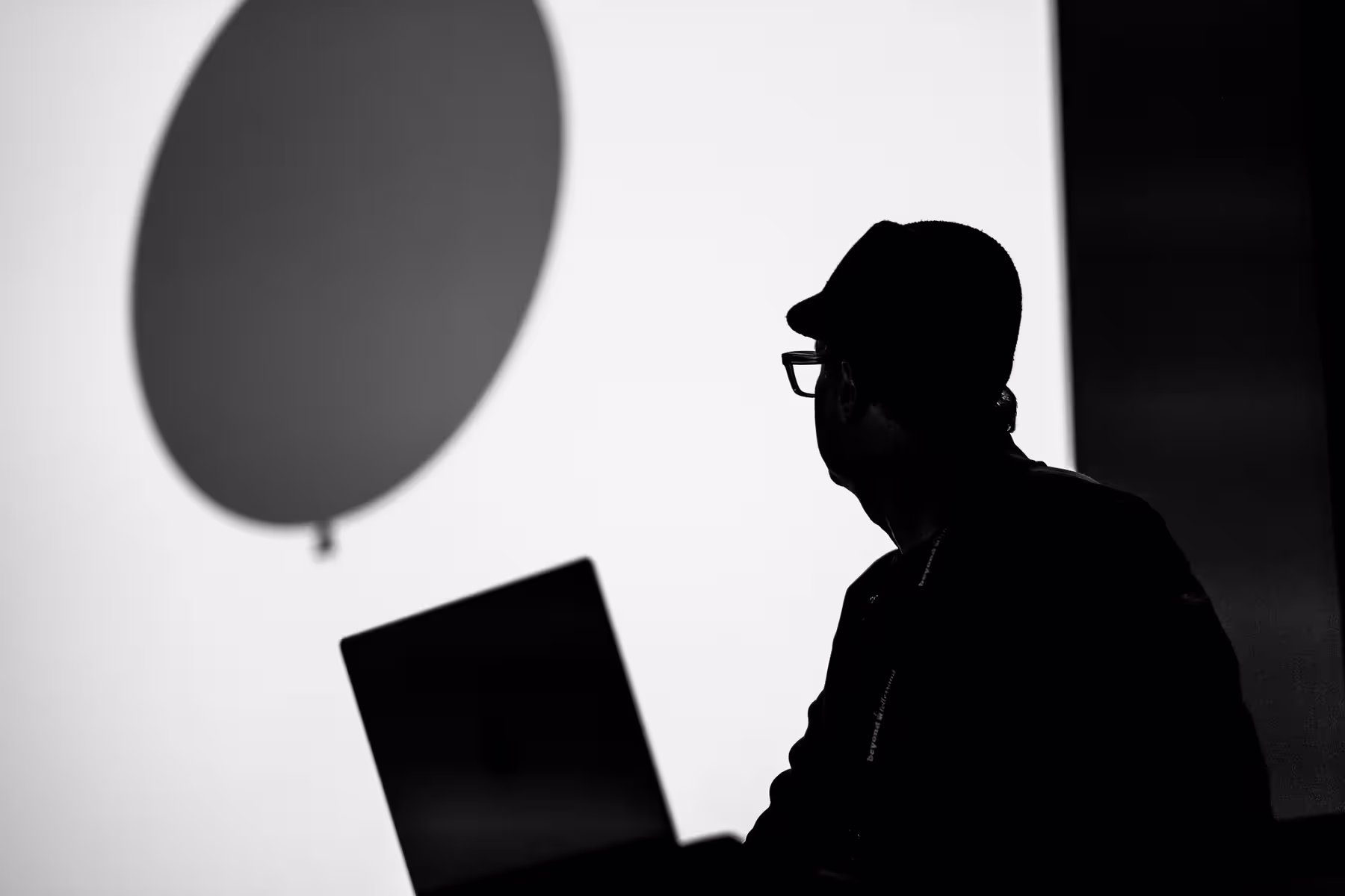 Photo of Noma Bar taken at beyond tellerrand in Düsseldorf 2022 by Florian Ziegler