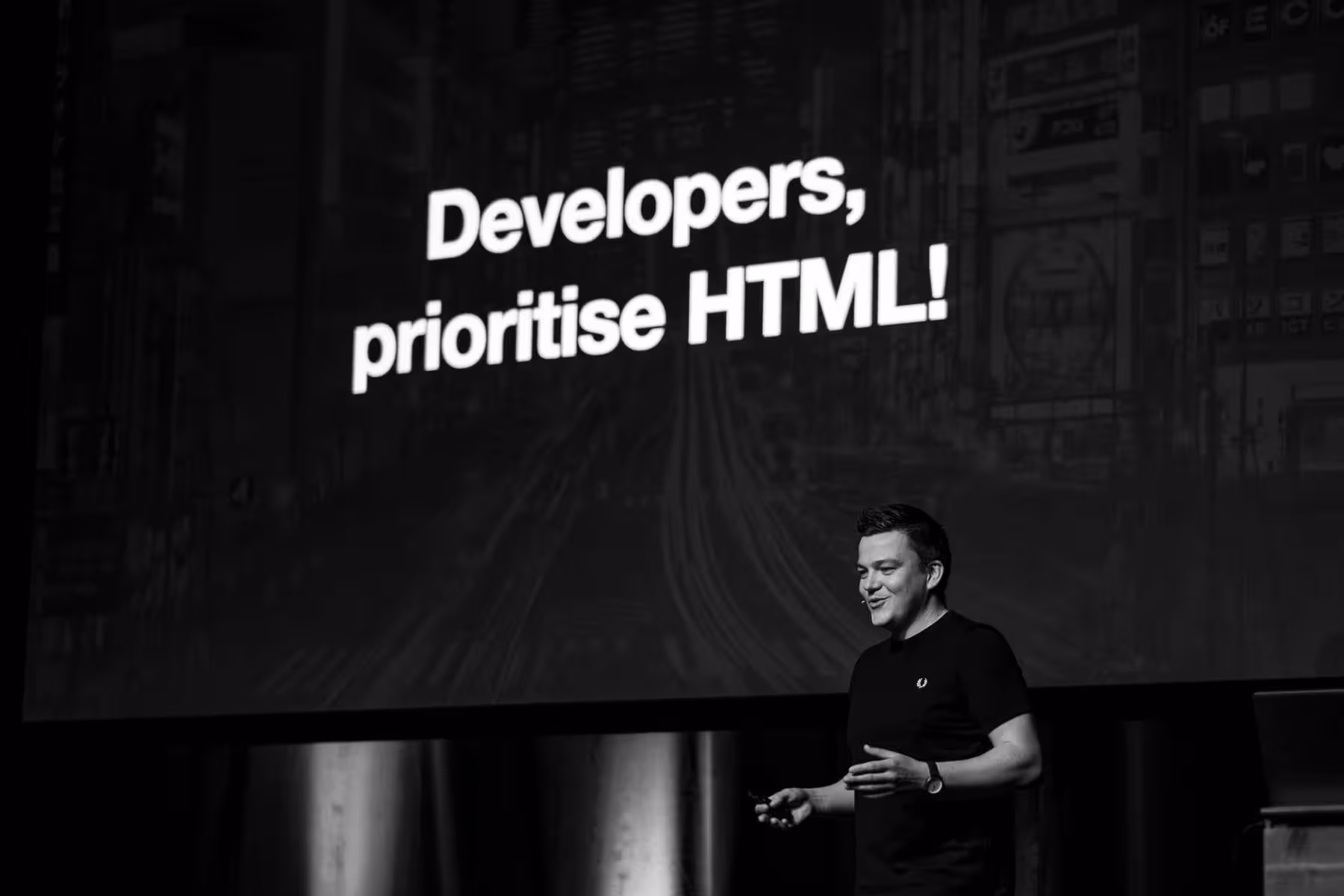 Photo of Manuel Matuzovic taken at beyond tellerrand in Düsseldorf 2022 by Florian Ziegler