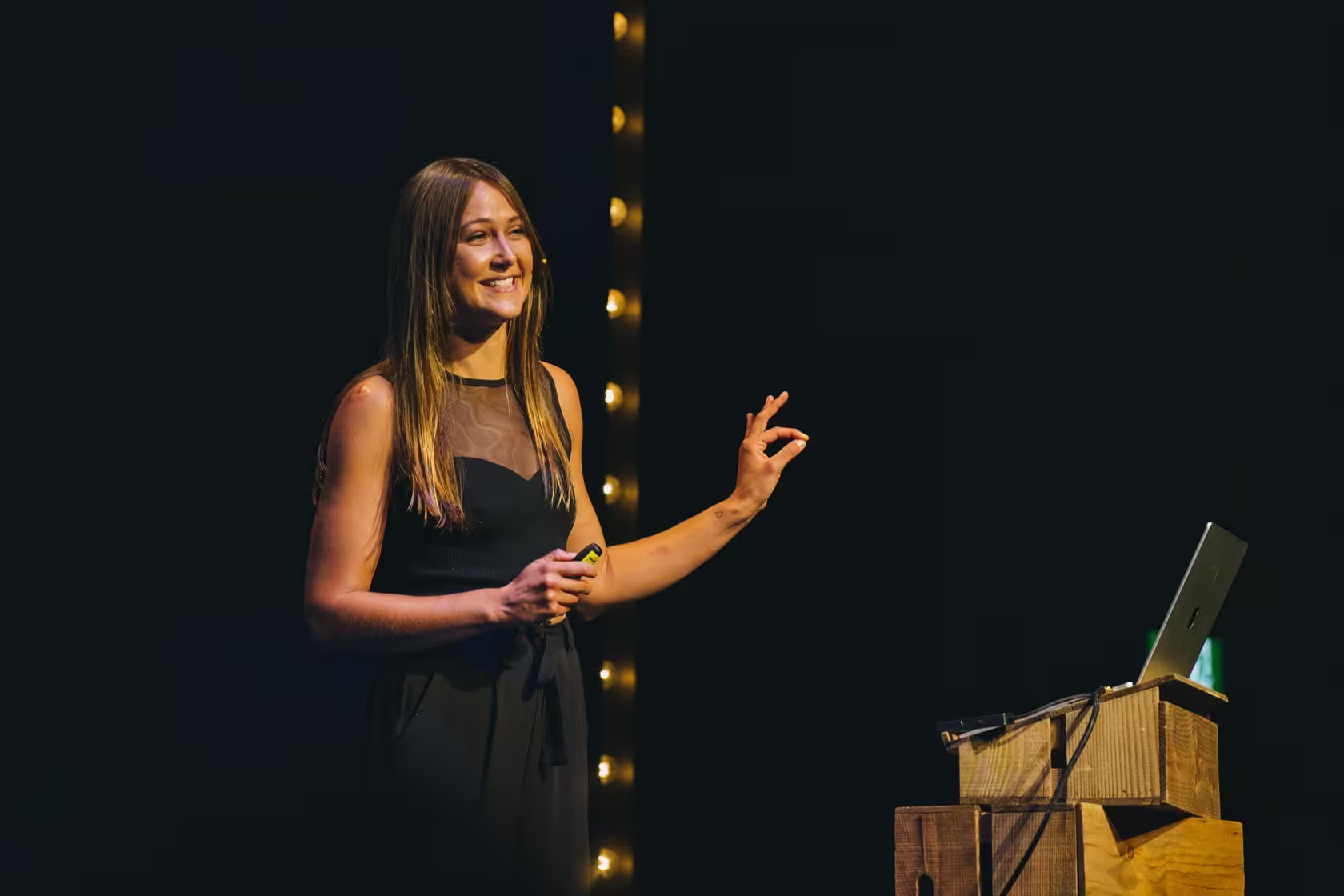 Photo of Gemma O’Brien taken at beyond tellerrand in Düsseldorf 2023 by Celine Al-Mosawi