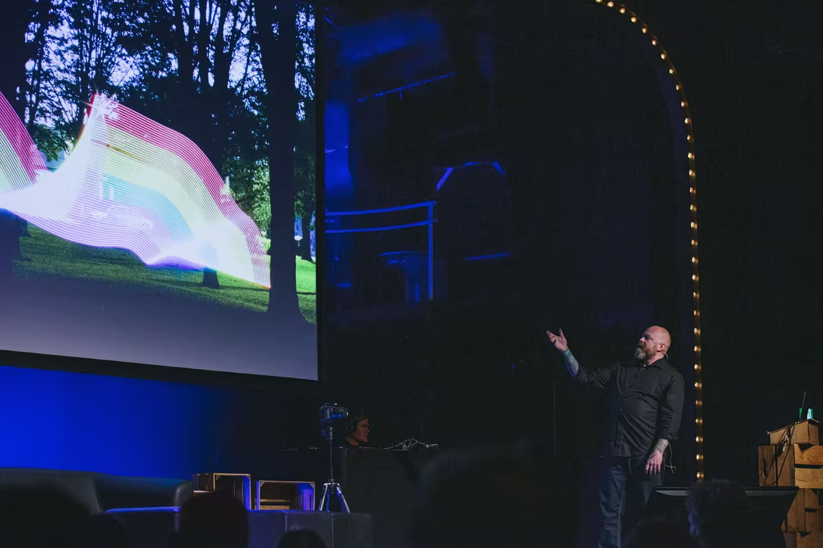 Photo of Hugh Elliott taken at beyond tellerrand in Düsseldorf 2023 by Celine Al-Mosawi