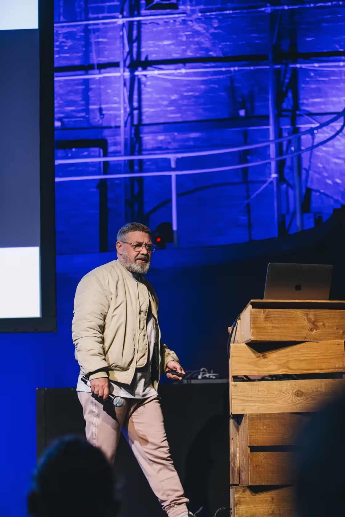 Photo of Eike König taken at beyond tellerrand in Düsseldorf 2023 by Celine Al-Mosawi