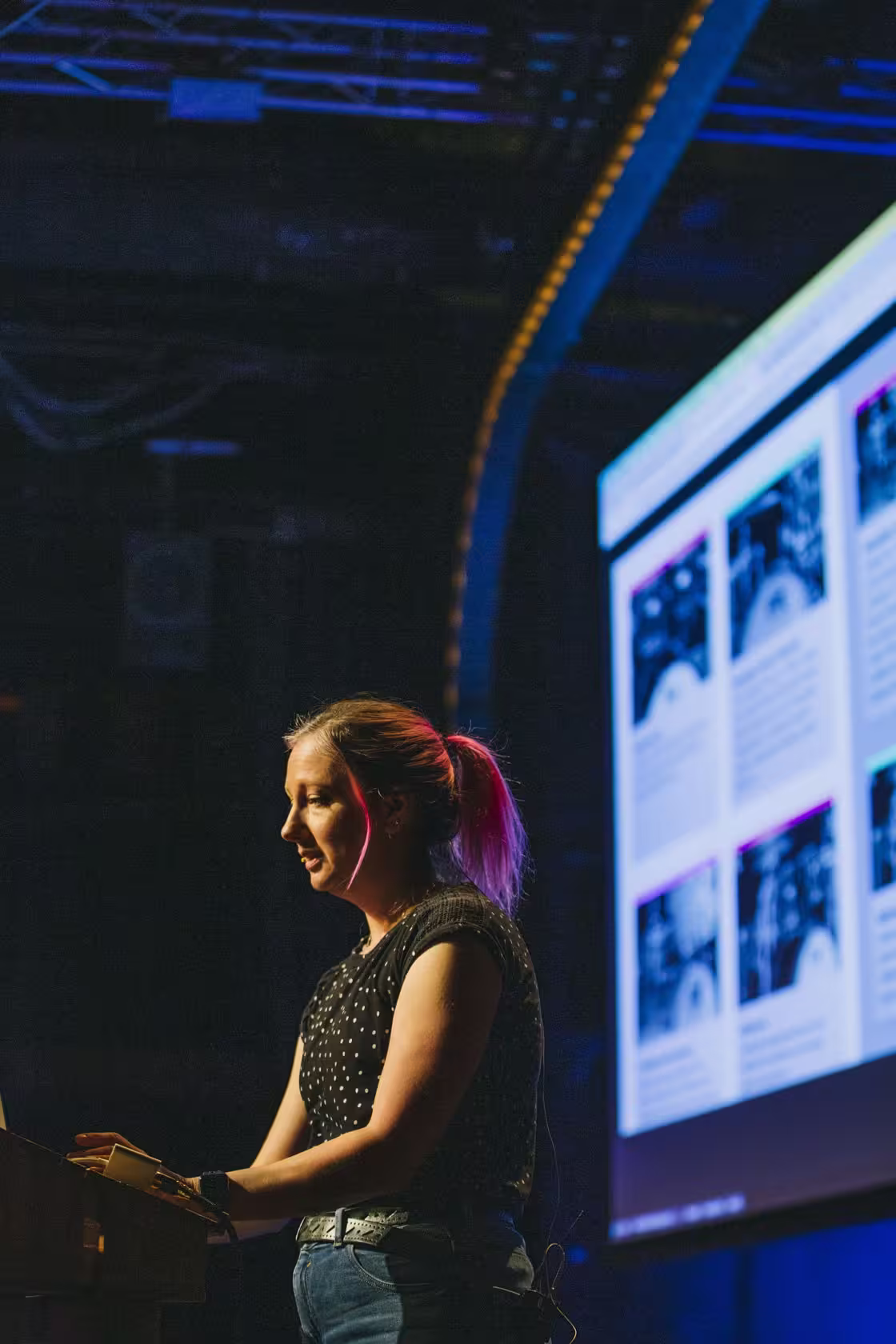 Photo of Michelle Barker taken at beyond tellerrand in Düsseldorf 2023 by Celine Al-Mosawi