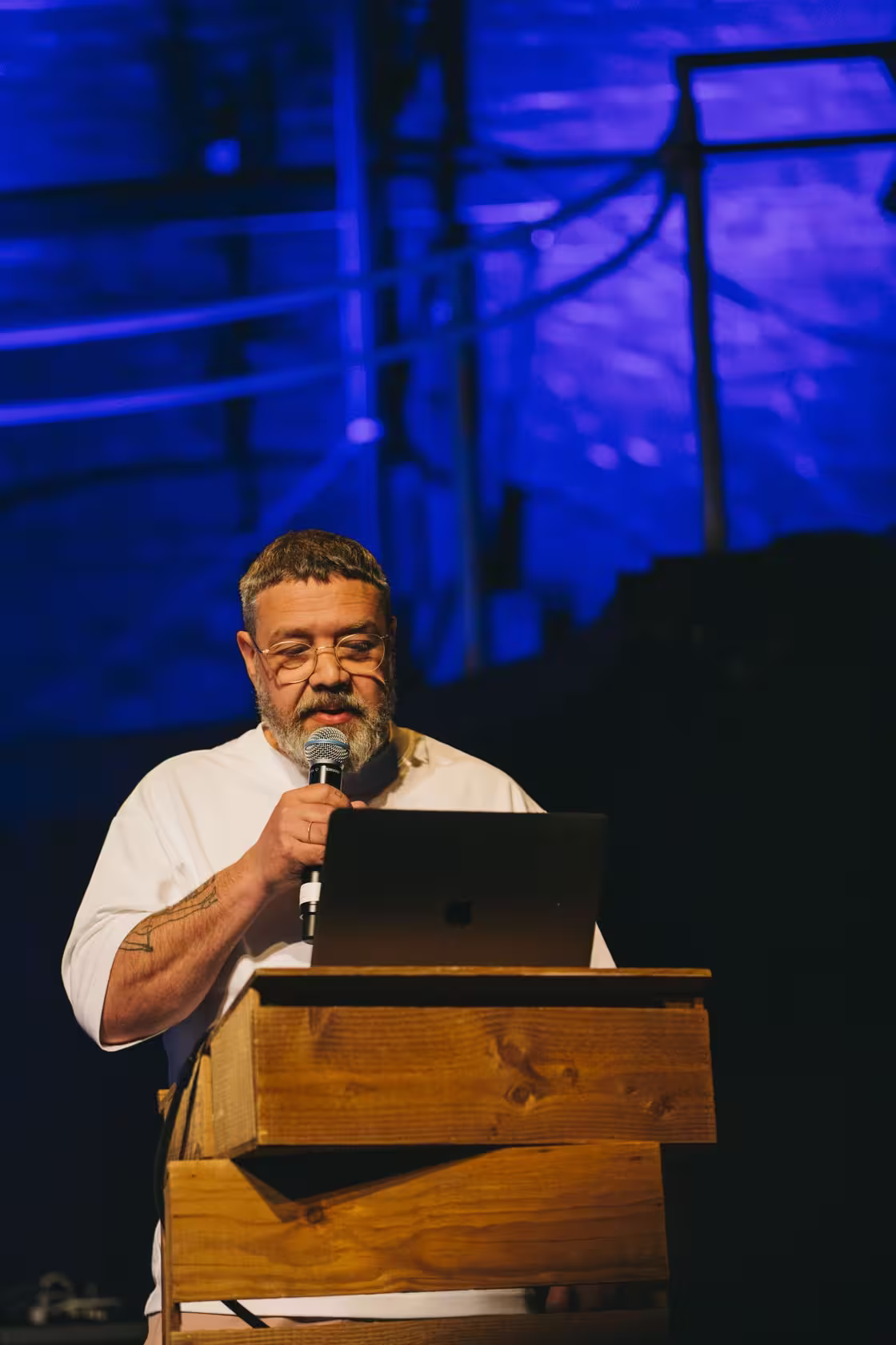 Photo of Eike König taken at beyond tellerrand in Düsseldorf 2023 by Celine Al-Mosawi