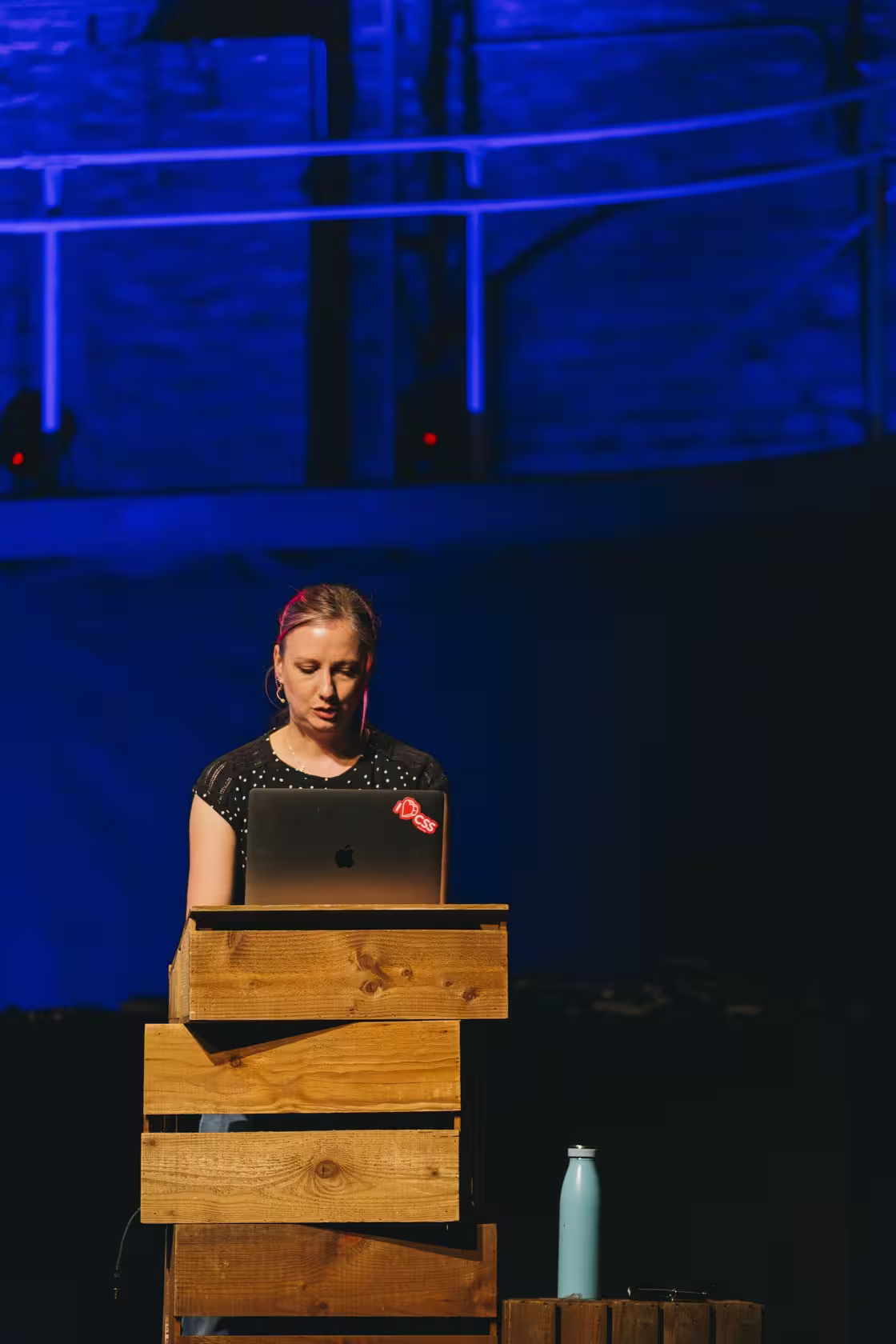 Photo of Michelle Barker taken at beyond tellerrand in Düsseldorf 2023 by Celine Al-Mosawi