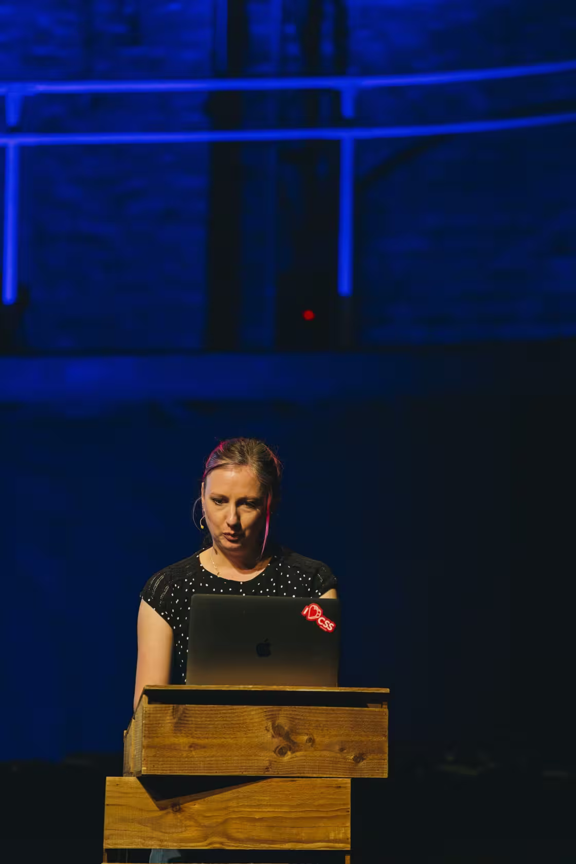 Photo of Michelle Barker taken at beyond tellerrand in Düsseldorf 2023 by Celine Al-Mosawi