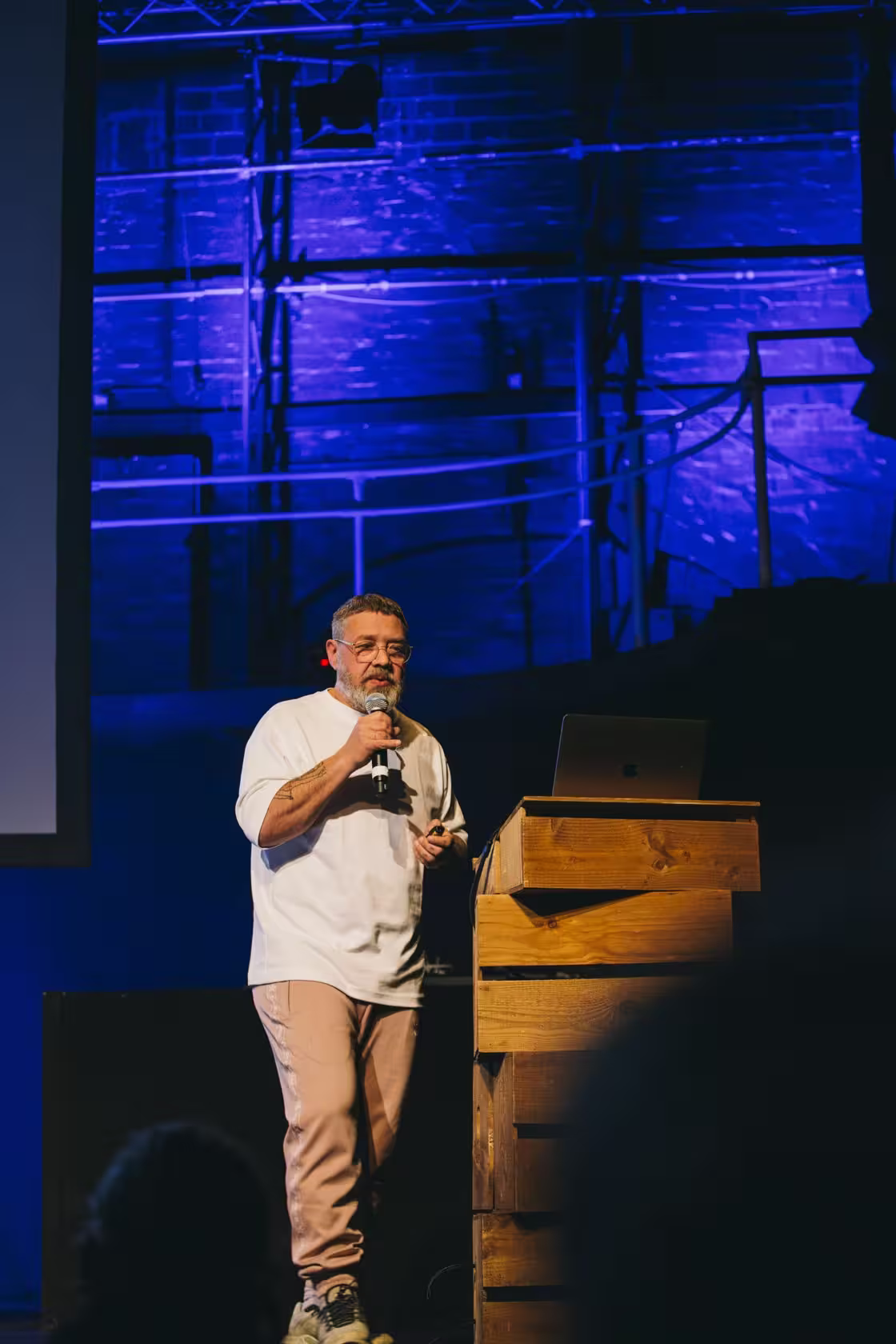Photo of Eike König taken at beyond tellerrand in Düsseldorf 2023 by Celine Al-Mosawi