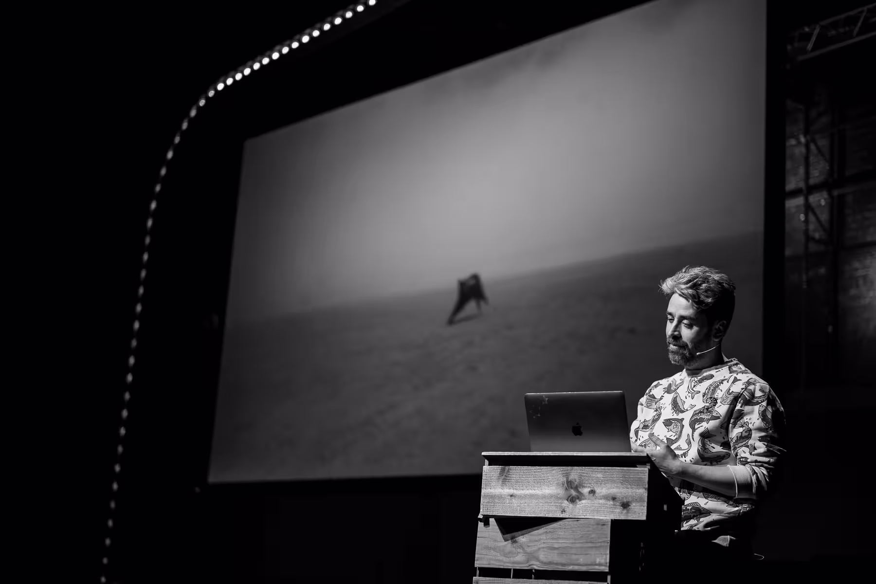 Photo of Thomas Thwaites taken at beyond tellerrand in Düsseldorf 2023 by Florian Ziegler