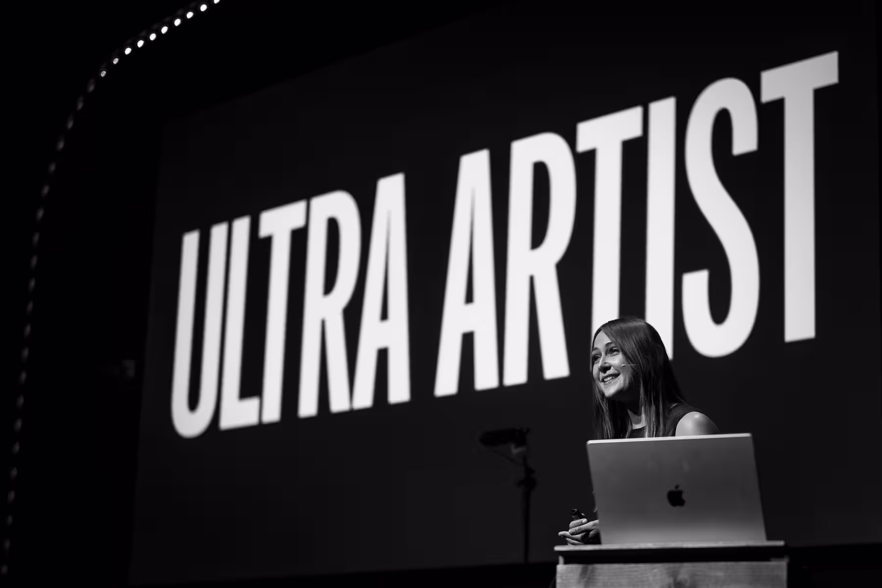 Photo of Gemma O’Brien taken at beyond tellerrand in Düsseldorf 2023 by Florian Ziegler