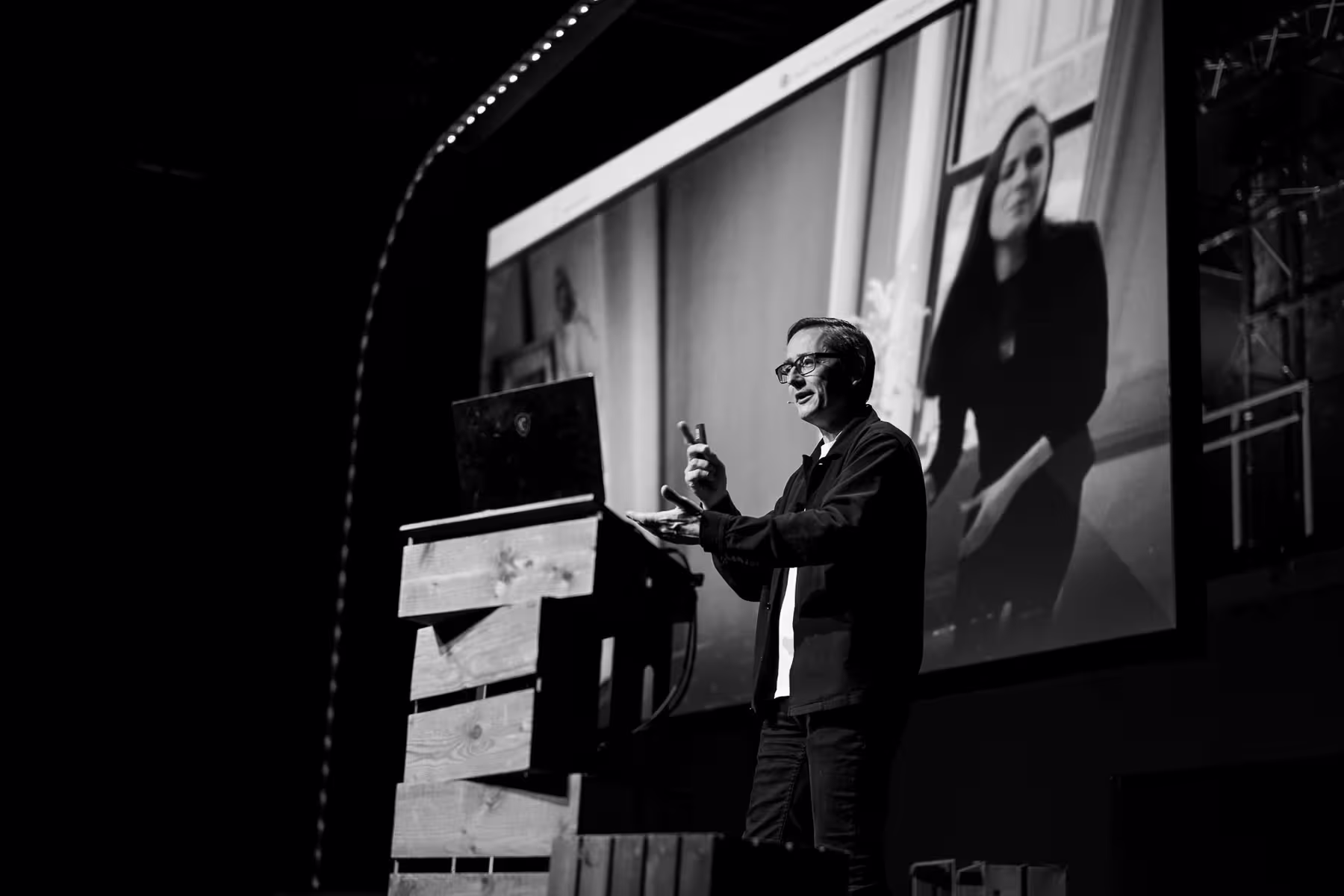 Photo of Mario Klingemann taken at beyond tellerrand in Düsseldorf 2023 by Florian Ziegler