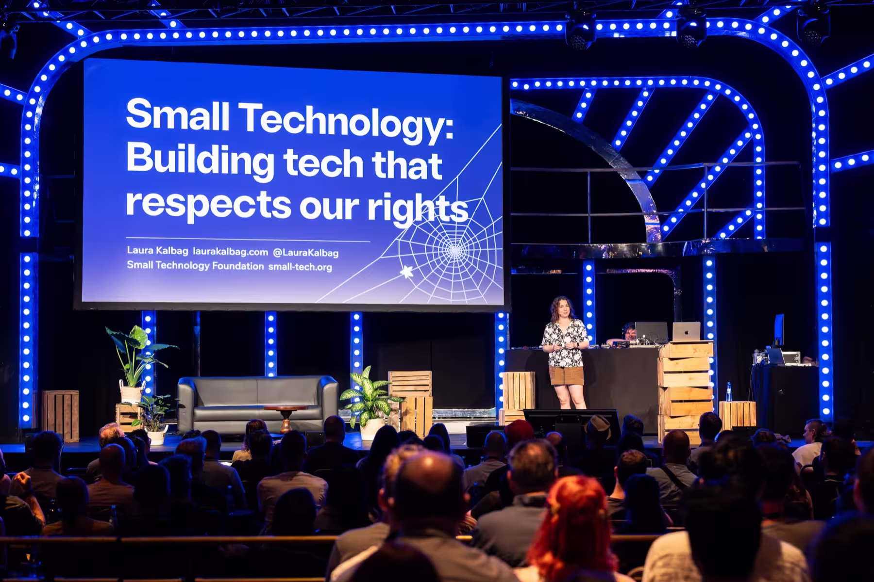 Photo of Laura Kalbag taken at beyond tellerrand in Düsseldorf 2024 by Udo Fritsch