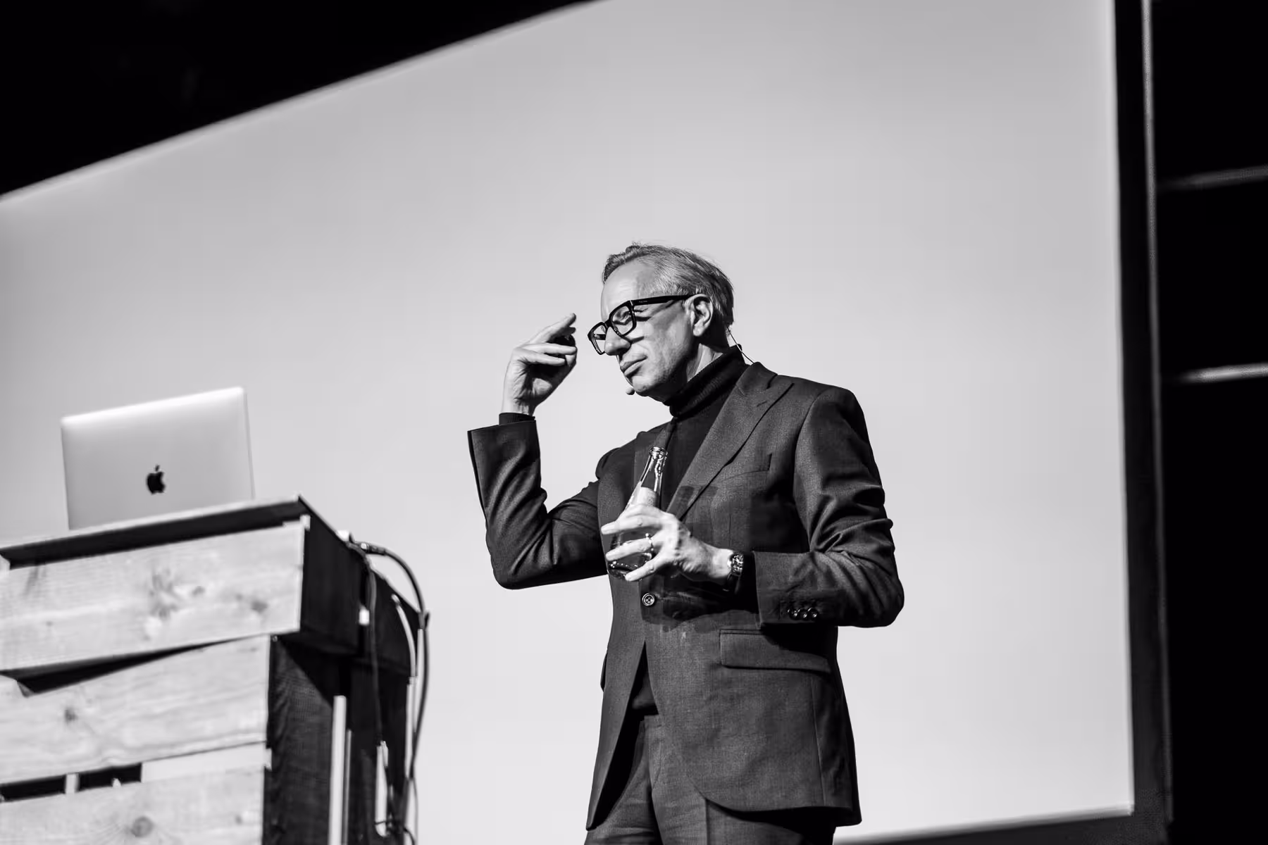 Photo of Brendan Dawes taken at beyond tellerrand in Düsseldorf 2025 by Florian Ziegler