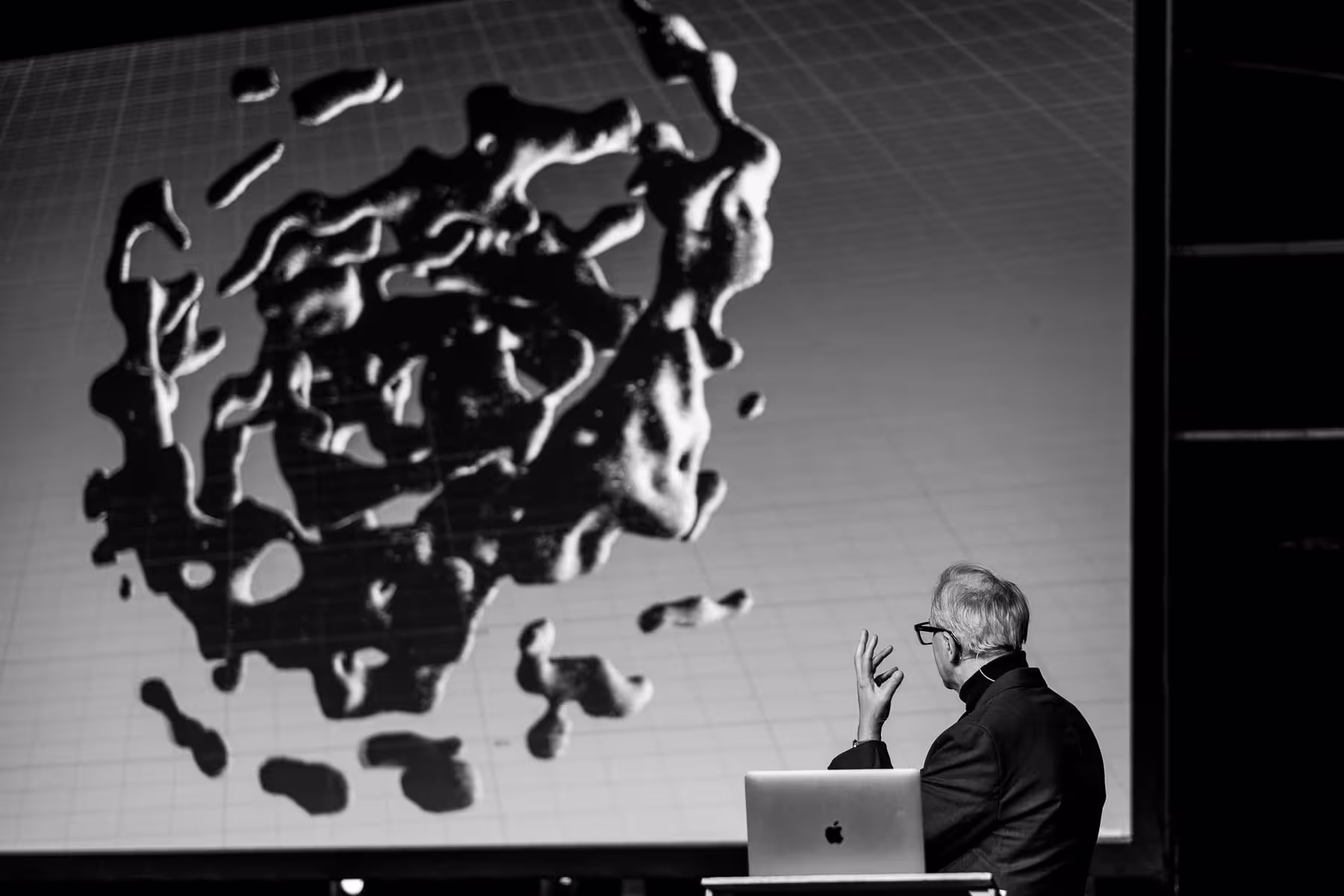 Photo of Brendan Dawes taken at beyond tellerrand in Düsseldorf 2025 by Florian Ziegler