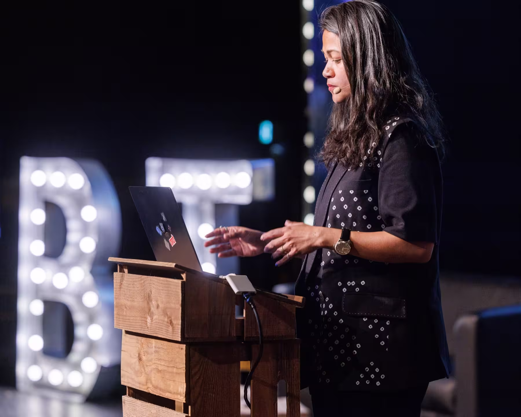 Photo of Kimya Gandhi taken at beyond tellerrand in Düsseldorf 2026 by Martin Kraft