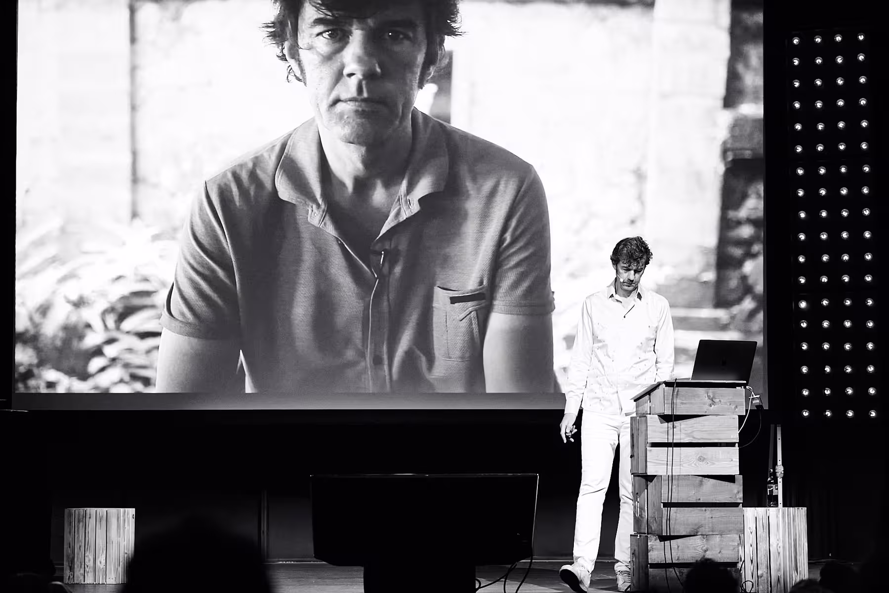 Photo of Stefan Sagmeister taken at beyond tellerrand in Hamburg 2022 by Norman Posselt