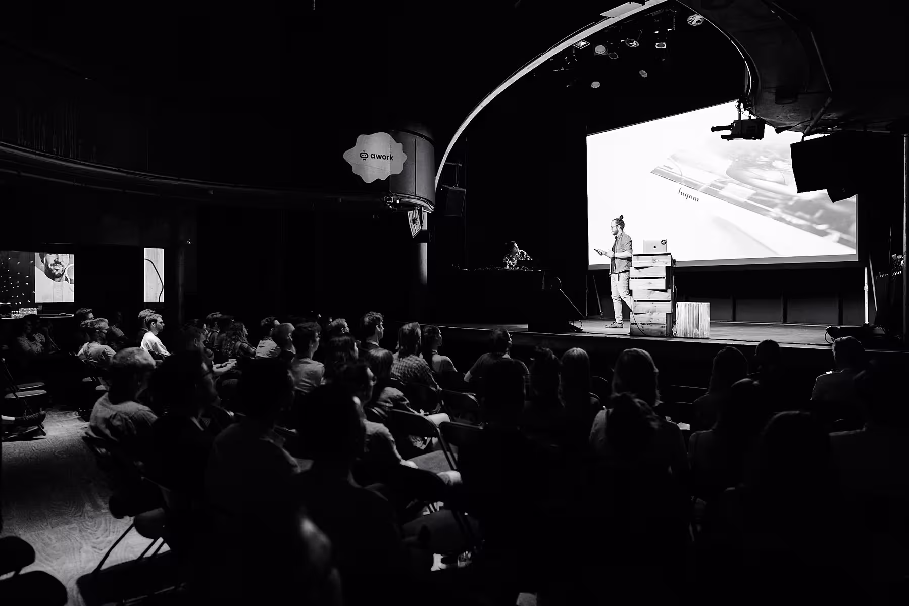 Photo of Elliot Jay Stocks taken at beyond tellerrand in Hamburg 2022 by Norman Posselt