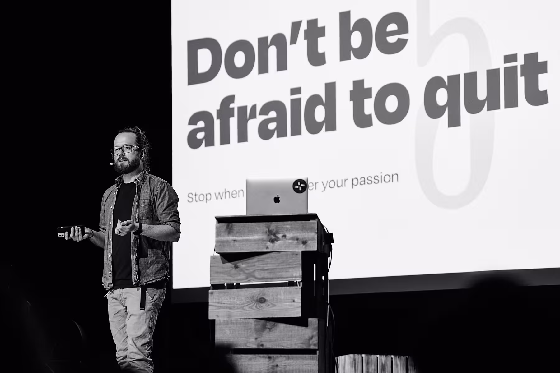 Photo of Elliot Jay Stocks taken at beyond tellerrand in Hamburg 2022 by Norman Posselt