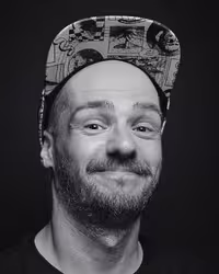 Portrait of Gavin Strange taken at beyond tellerrand in Berlin 2022 by Norman Posselt