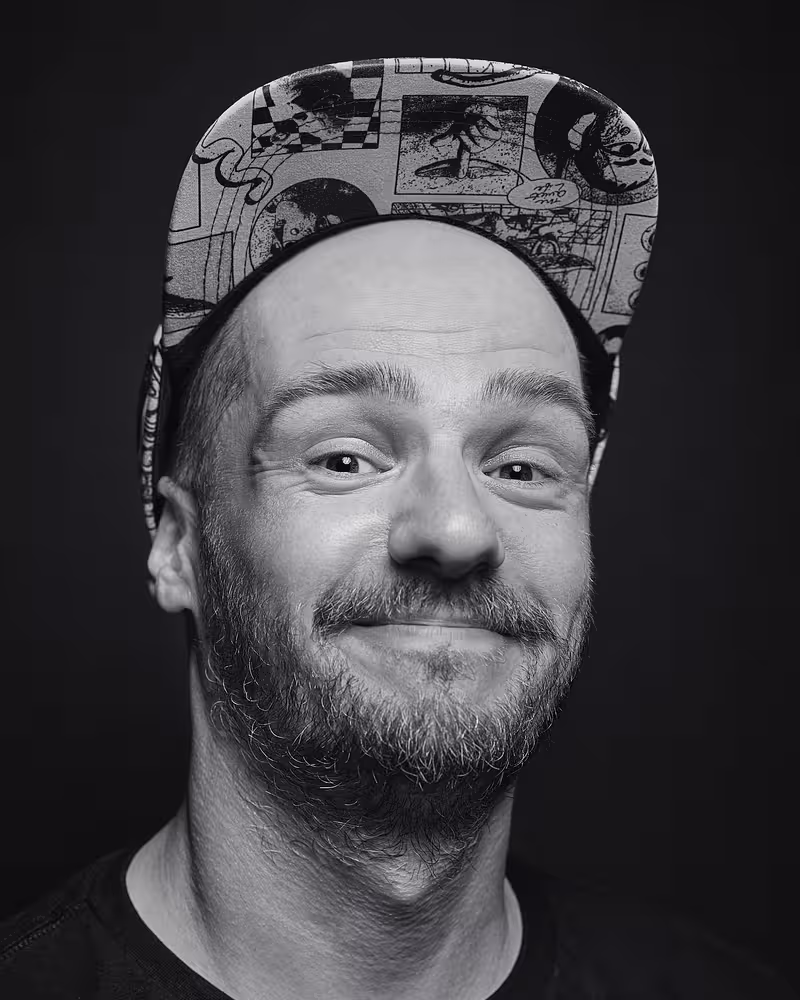 Portrait of Gavin Strange taken at beyond tellerrand in Berlin 2022 by Norman Posselt