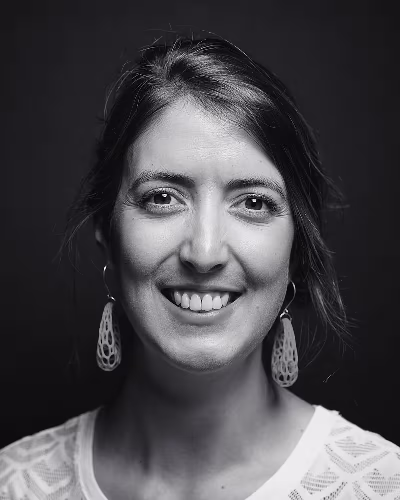 Portrait of Nadieh Bremer taken at beyond tellerrand in Berlin 2022 by Norman Posselt