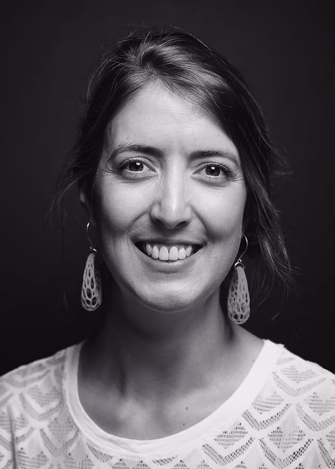 Portrait of Nadieh Bremer taken at beyond tellerrand in Berlin 2022 by Norman Posselt