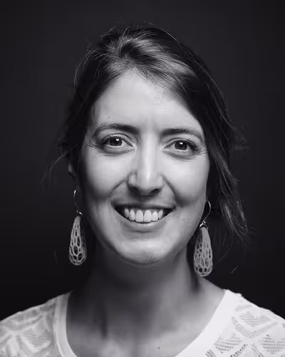 Portrait of Nadieh Bremer taken at beyond tellerrand in Berlin 2022 by Norman Posselt