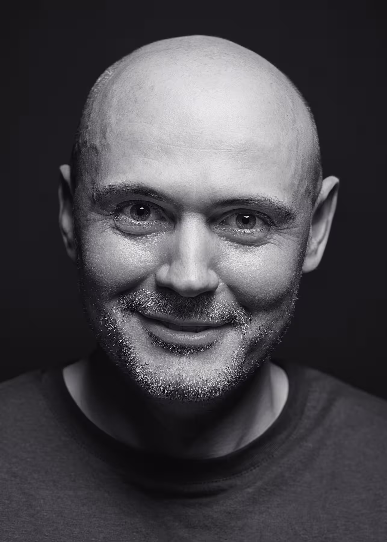 Portrait of Dominic Wilcox taken at beyond tellerrand in Berlin 2022 by Norman Posselt