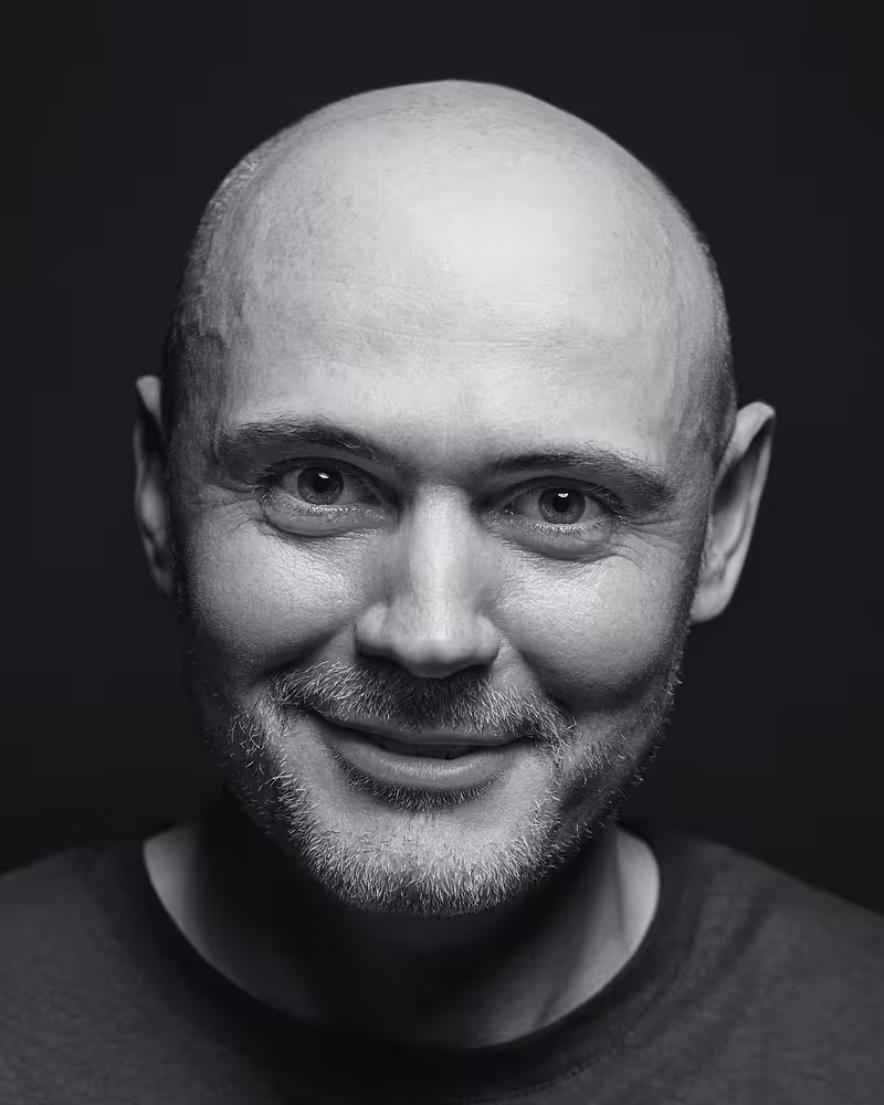 Portrait of Dominic Wilcox taken at beyond tellerrand in Berlin 2022 by Norman Posselt