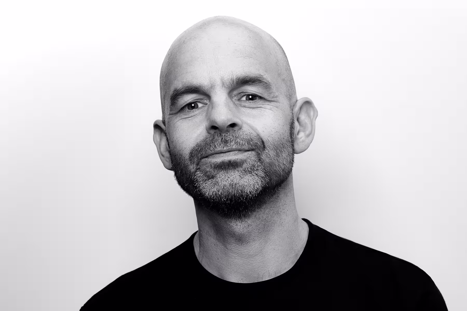 Portrait of Rob Draper taken at beyond tellerrand in Berlin 2023 by Norman Posselt