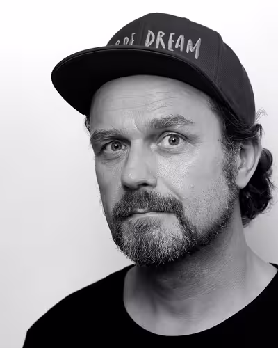 Portrait of Niels Kiené taken at beyond tellerrand in Berlin 2023 by Norman Posselt