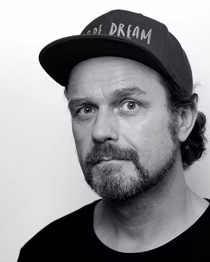 Portrait of Niels Kiené taken at beyond tellerrand in Berlin 2023 by Norman Posselt