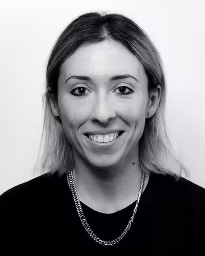 Portrait of Charlie Gerard taken at beyond tellerrand in Berlin 2023 by Norman Posselt