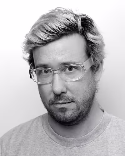 Portrait of Joel Gethin Lewis taken at beyond tellerrand in Berlin 2023 by Norman Posselt