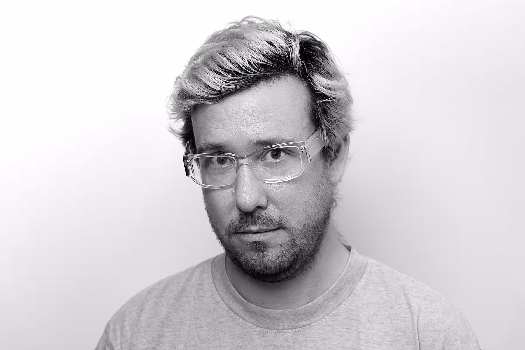 Portrait of Joel Gethin Lewis taken at beyond tellerrand in Berlin 2023 by Norman Posselt